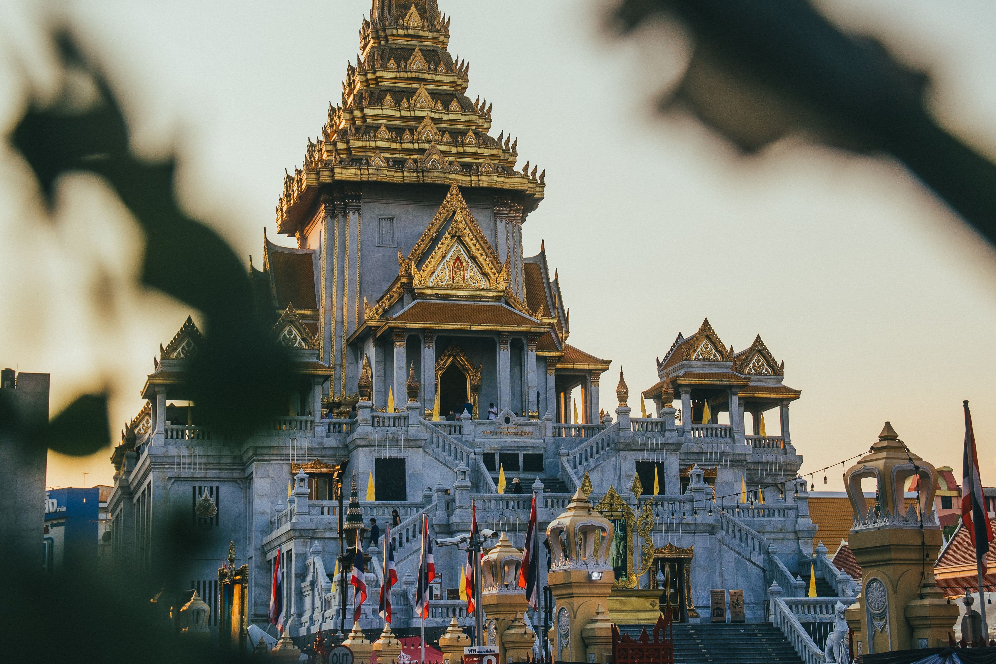 Wat Traimit, last light