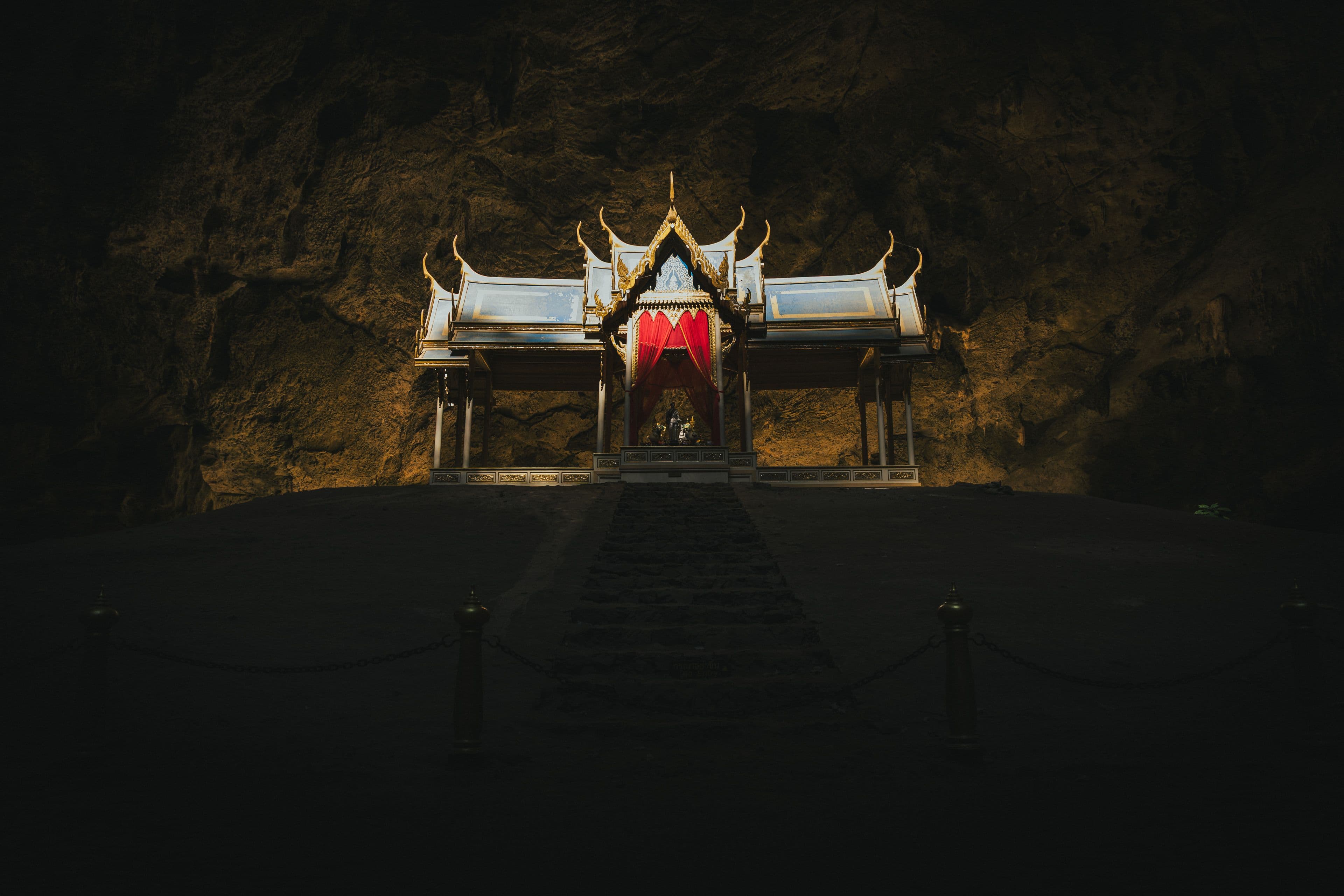 Kuha Karuhas, Phraya Nakhon Cave