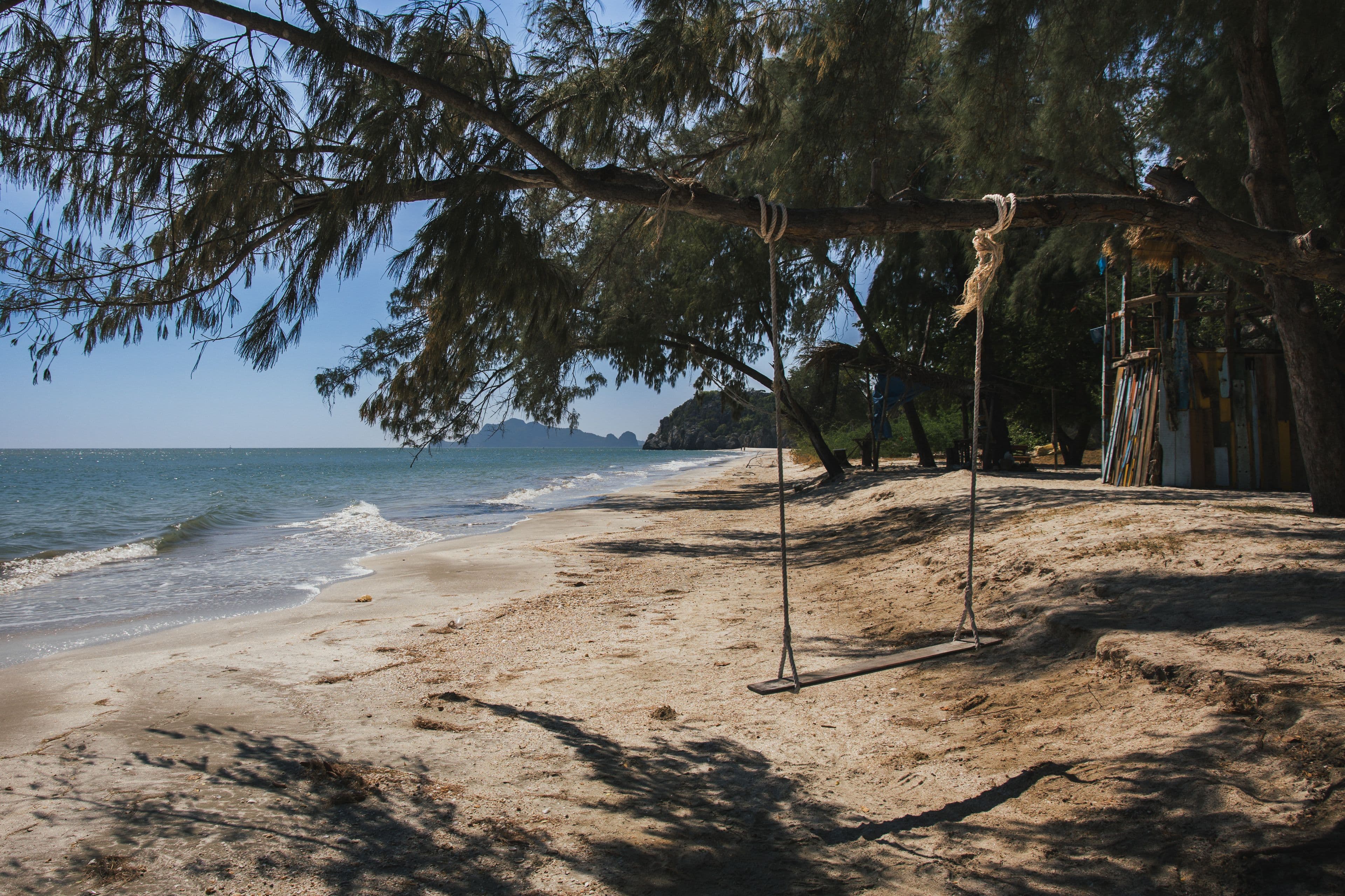 A quiet day on Sam Phraya Beach